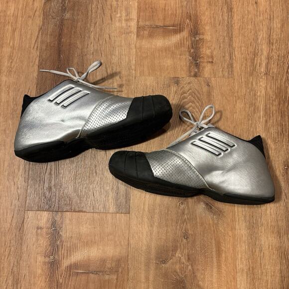 Athletic_Shoes